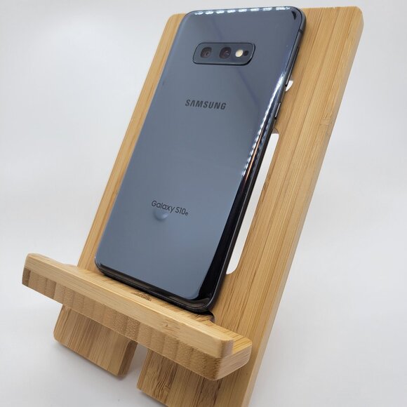 Samsung Galaxy S10 e Unlocked 128 GB Used in great Condition - Picture 2 of 4